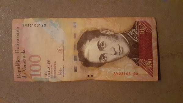 Billete de 100 bs